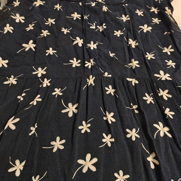 Lauren Conrad x Minnie Mouse Daisy Deess - Picture 3 of 5